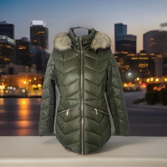 Michael Kors women's size S faux fur trim hooded puffer coat. Olive green color - Picture 1 of 11